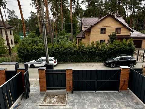 будинок за адресою Сім'ї Шкарівських вул.