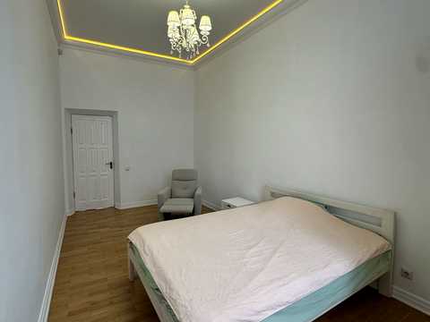 квартира за адресою Шота Руставелі вул., 12
