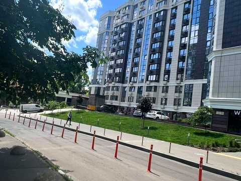 комерційна за адресою Золотоустівська вул., 25