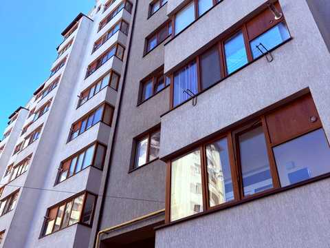 квартира за адресою Хотинська вул., 12