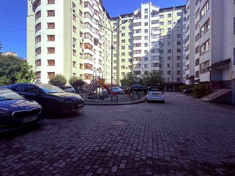 квартира за адресою Хотинська вул., 12