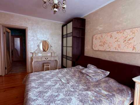 квартира за адресою Хотинська вул., 12
