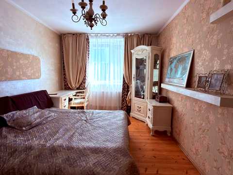квартира за адресою Хотинська вул., 12