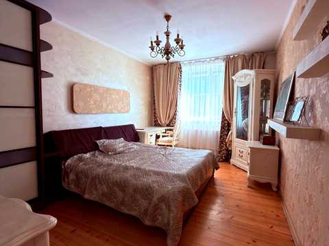 квартира за адресою Хотинська вул., 12