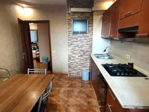 квартира за адресою Тополина вул., 18