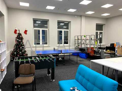 комерційна за адресою Володимирська вул., 10