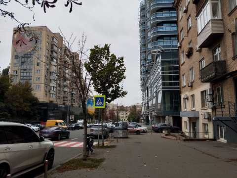 комерційна за адресою Мечникова вул. (Кловський), 11