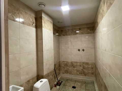 комерційна за адресою Торговиця вул., 9