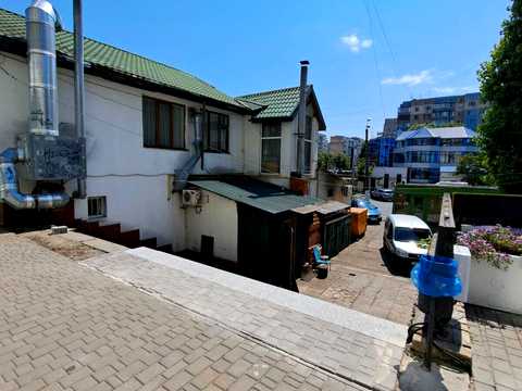 комерційна за адресою Академіка Корольова вул., 94