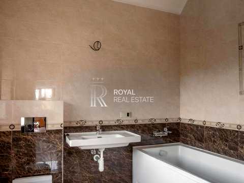 комерційна за адресою Лобановського вул., 5