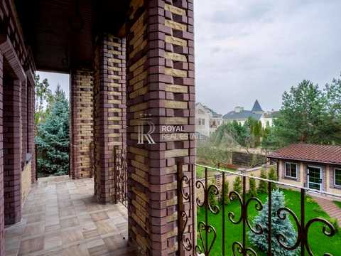 комерційна за адресою Лобановського вул., 5