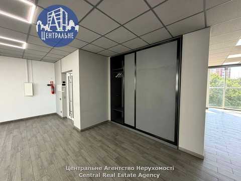 коммерческая по адресу Героев Майдана ул. (Червоноармійська), 43