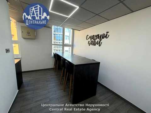 коммерческая по адресу Героев Майдана ул. (Червоноармійська), 43