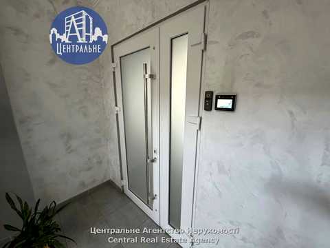 коммерческая по адресу Героев Майдана ул. (Червоноармійська), 43