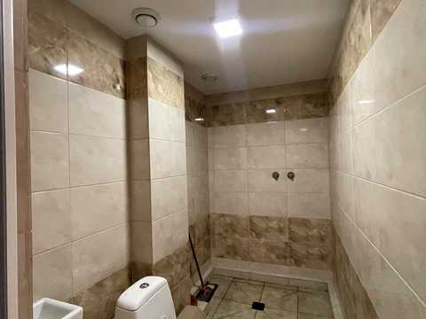 комерційна за адресою Торговиця вул., 9