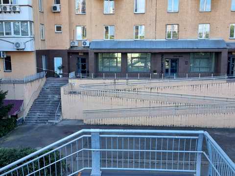 комерційна за адресою Саперно-Слобідська вул., 22