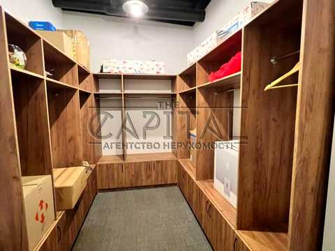 комерційна за адресою Михайлівська вул., 6