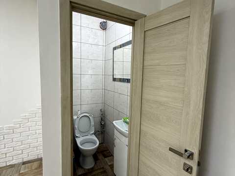 комерційна за адресою Митрополита Шептицького вул., 7