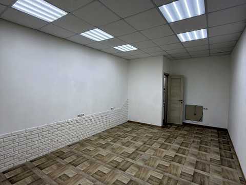 комерційна за адресою Митрополита Шептицького вул., 7