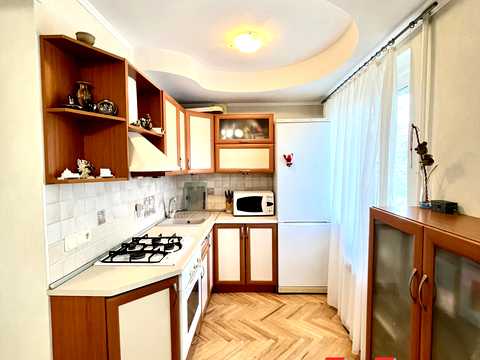 квартира за адресою Дніпровська набережна вул., 9-А