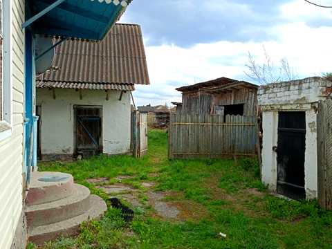 будинок за адресою смт. Лугини, Церковна вул. (Колгоспна), 5