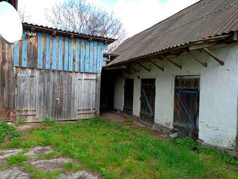 будинок за адресою смт. Лугини, Церковна вул. (Колгоспна), 5