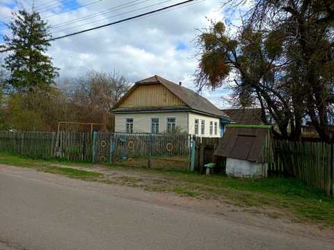 будинок за адресою смт. Лугини, Церковна вул. (Колгоспна), 5