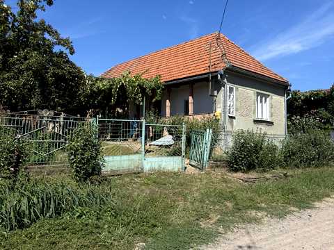 будинок за адресою с. Медведівці, Центральна