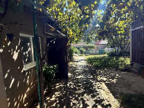 будинок за адресою с. Медведівці, Центральна