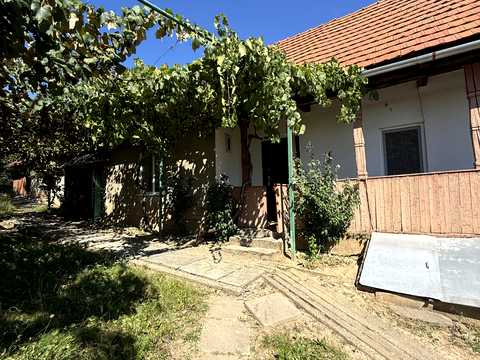 будинок за адресою с. Медведівці, Центральна