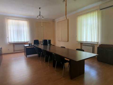 комерційна за адресою Шухевича, 17