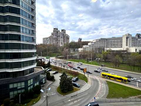 комерційна за адресою Болсуновська вул. (Сергія Струтинського), 13-15