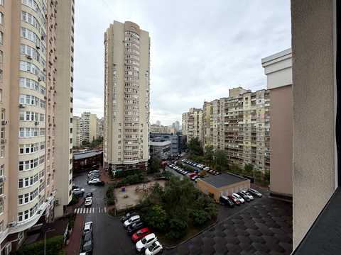 квартира за адресою Драгоманова вул., 38