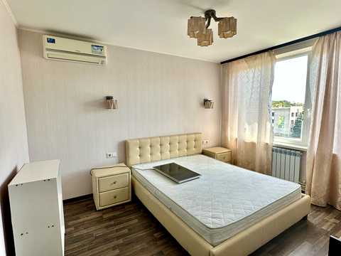 квартира за адресою Космонавтів вул., 5а