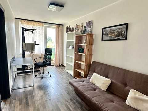 квартира за адресою Космонавтів вул., 5а