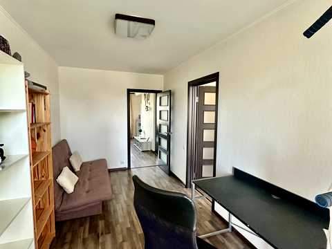 квартира за адресою Космонавтів вул., 5а