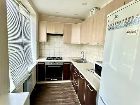 квартира за адресою Космонавтів вул., 5а
