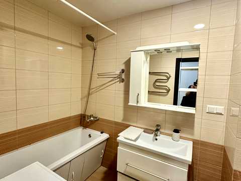 квартира за адресою Космонавтів вул., 5а
