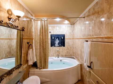 квартира за адресою Анни Ахматової вул., 47