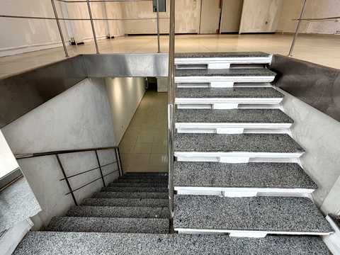 комерційна за адресою Науки просп. (Гагаріна), 90