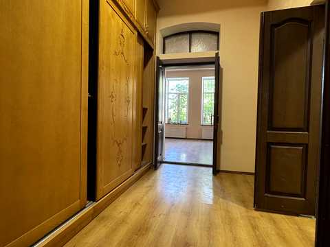 квартира за адресою Степана Бандери пров., 10