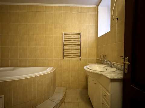 квартира за адресою Степана Бандери пров., 10