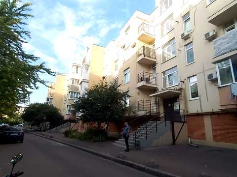 квартира за адресою Торгова вул., 5