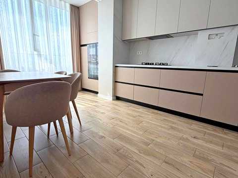 квартира за адресою Лісова вул., 42