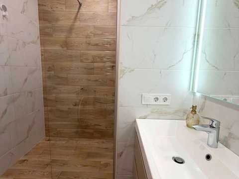 квартира за адресою Лісова вул., 42