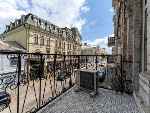комерційна за адресою Хорива вул., 21/23