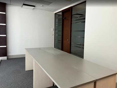 комерційна за адресою Науки просп., 3