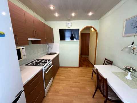 квартира за адресою Космонавтів вул., 4