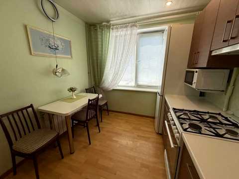 квартира за адресою Космонавтів вул., 4