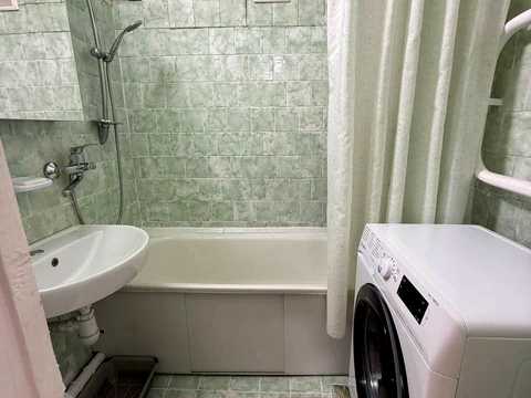 квартира за адресою Космонавтів вул., 4